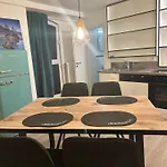 Fosters Garden Apartman *
