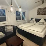 Fosters Garden Apartman