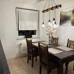 Fosters Garden Apartman